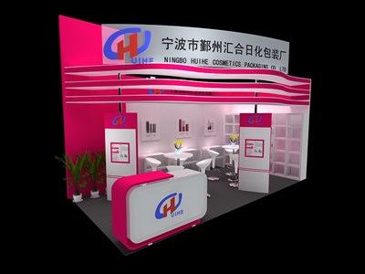 18平米展臺設(shè)計制作：二面開口/現(xiàn)代/木質(zhì)結(jié)構(gòu)/粉色，為廣告展展商而作（免費使用）